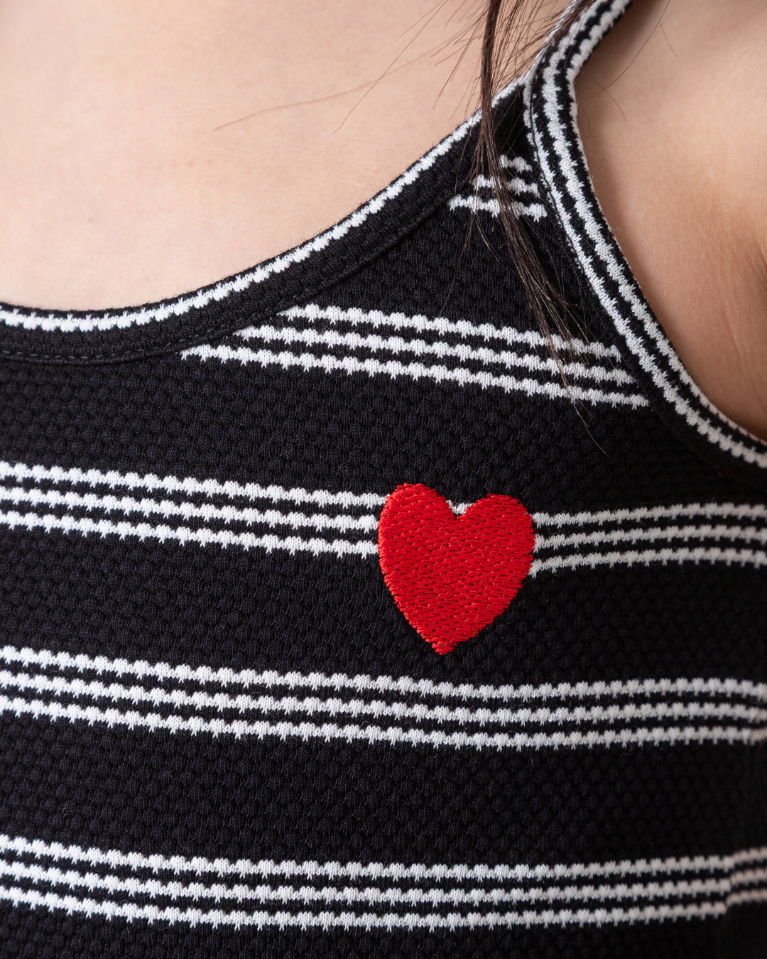 طقم بناتي أنيق بالأسود والأبيض