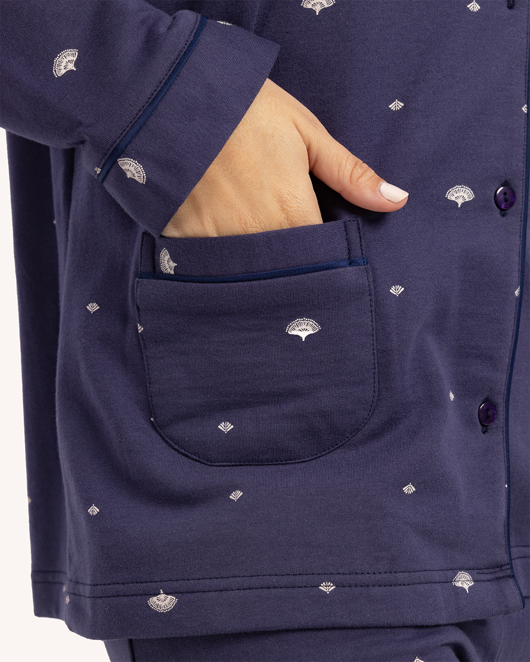 بيجاما حريمى مطبوعة بكم طويل جاكيت بزراير مع بنطلون