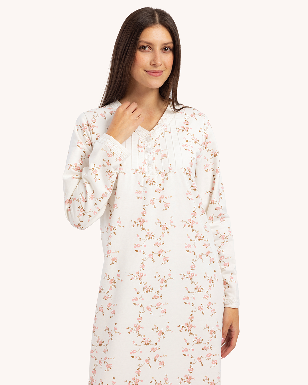 قميص نوم حريمي مطبوع بكم طويل برقبة V ومرد بزراير و دانتيل