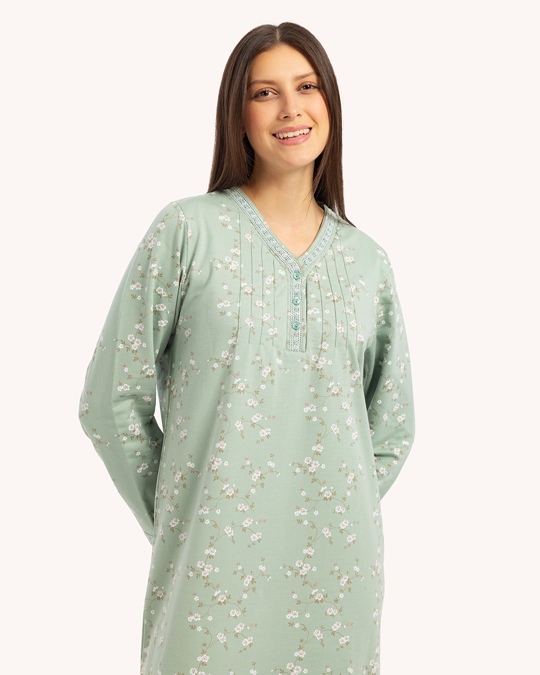 قميص نوم حريمي مطبوع بكم طويل برقبة V ومرد بزراير و دانتيل