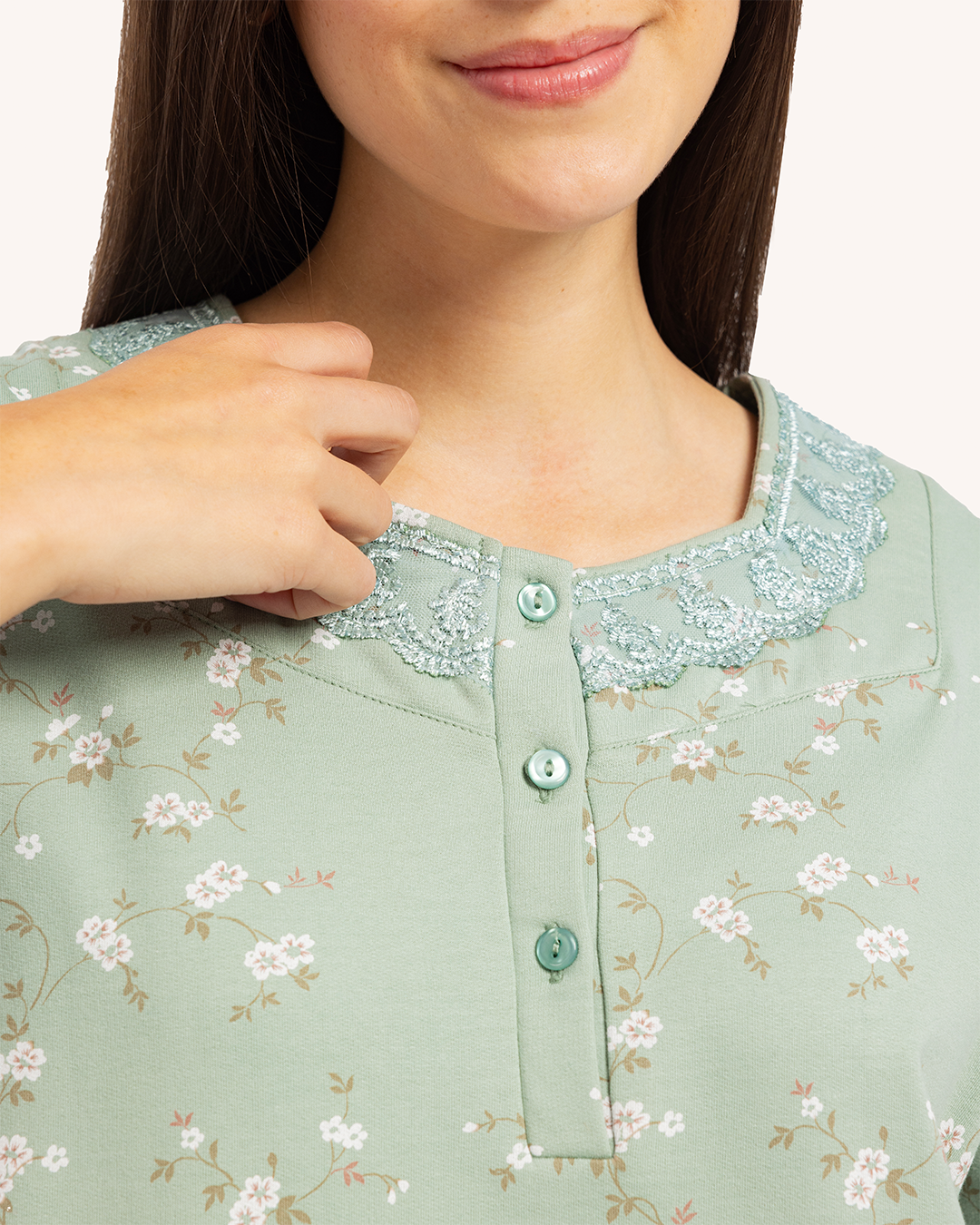 قميص نوم حريمى مطبوع بكم طويل راوند بدانتيل و مرد بزراير