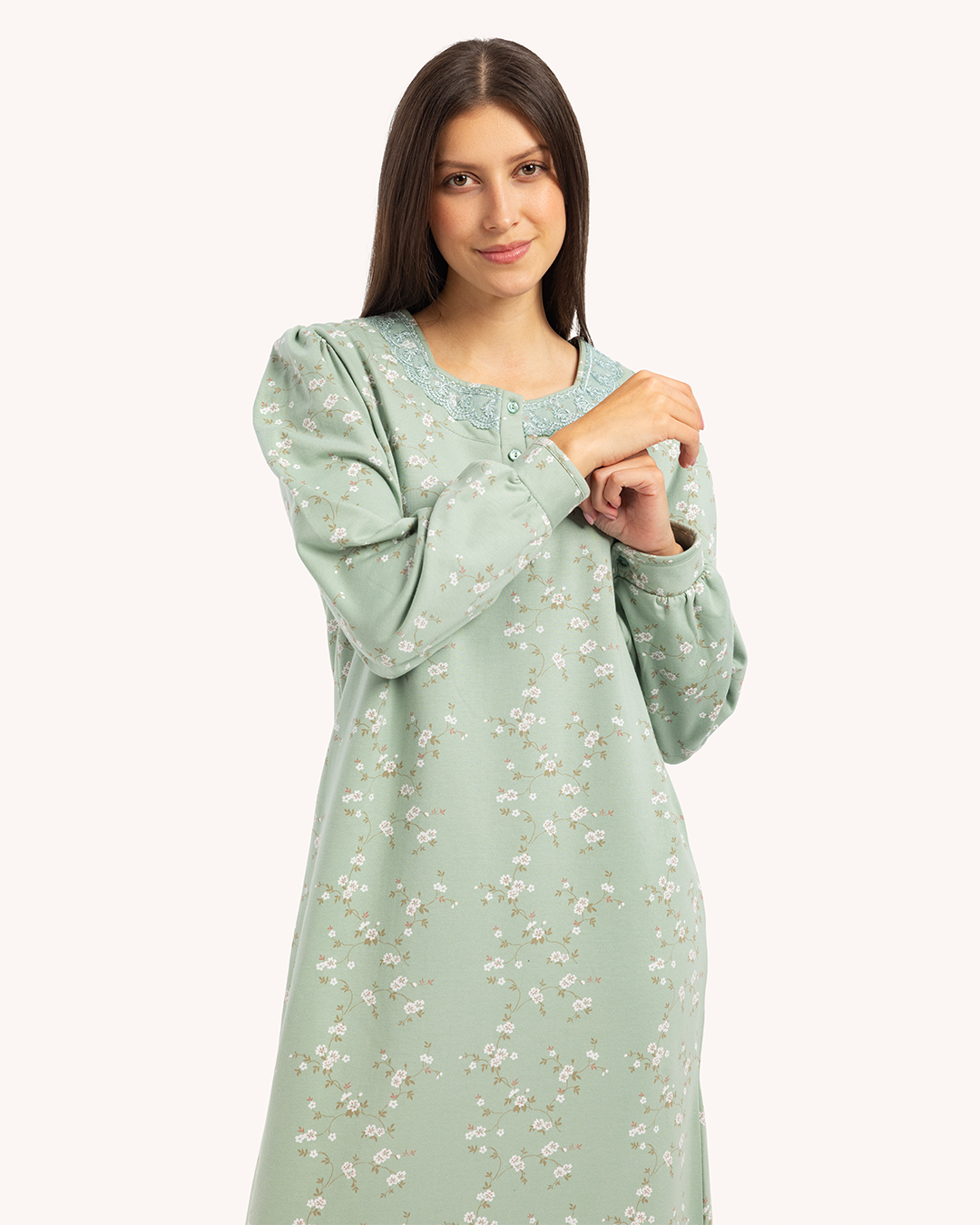 قميص نوم حريمى مطبوع بكم طويل راوند بدانتيل و مرد بزراير