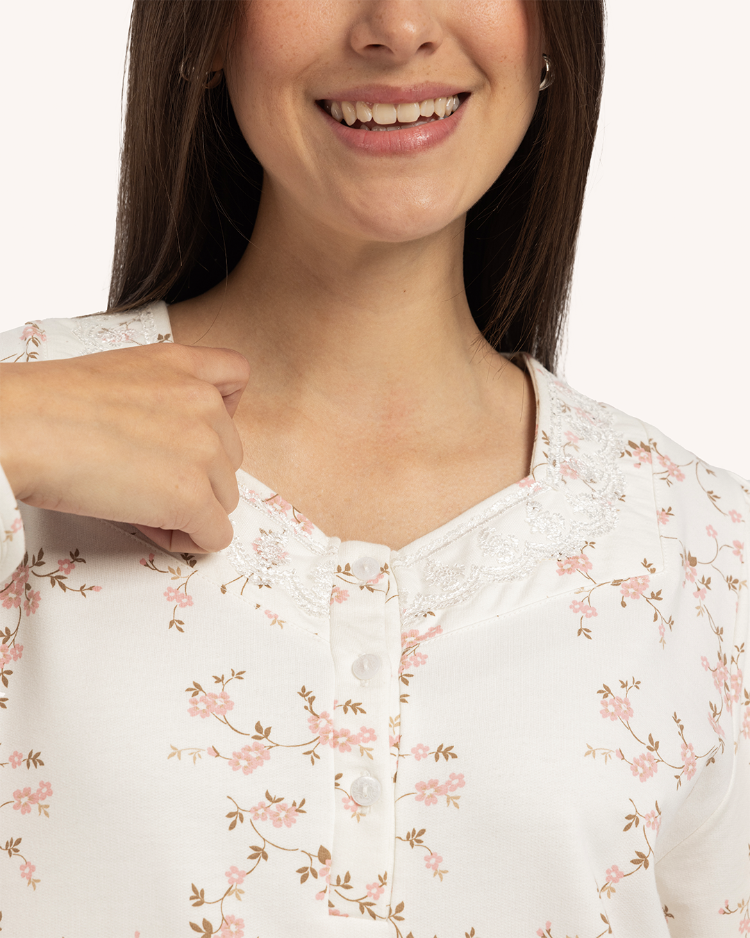 قميص نوم حريمى مطبوع بكم طويل راوند بدانتيل و مرد بزراير