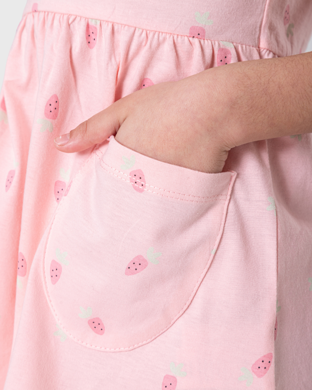 قميص نوم فراولة محبب للبنات