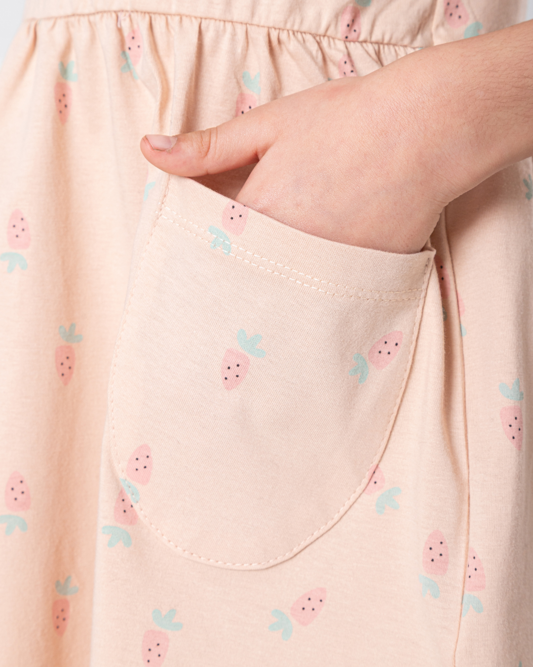 قميص نوم فراولة محبب للبنات