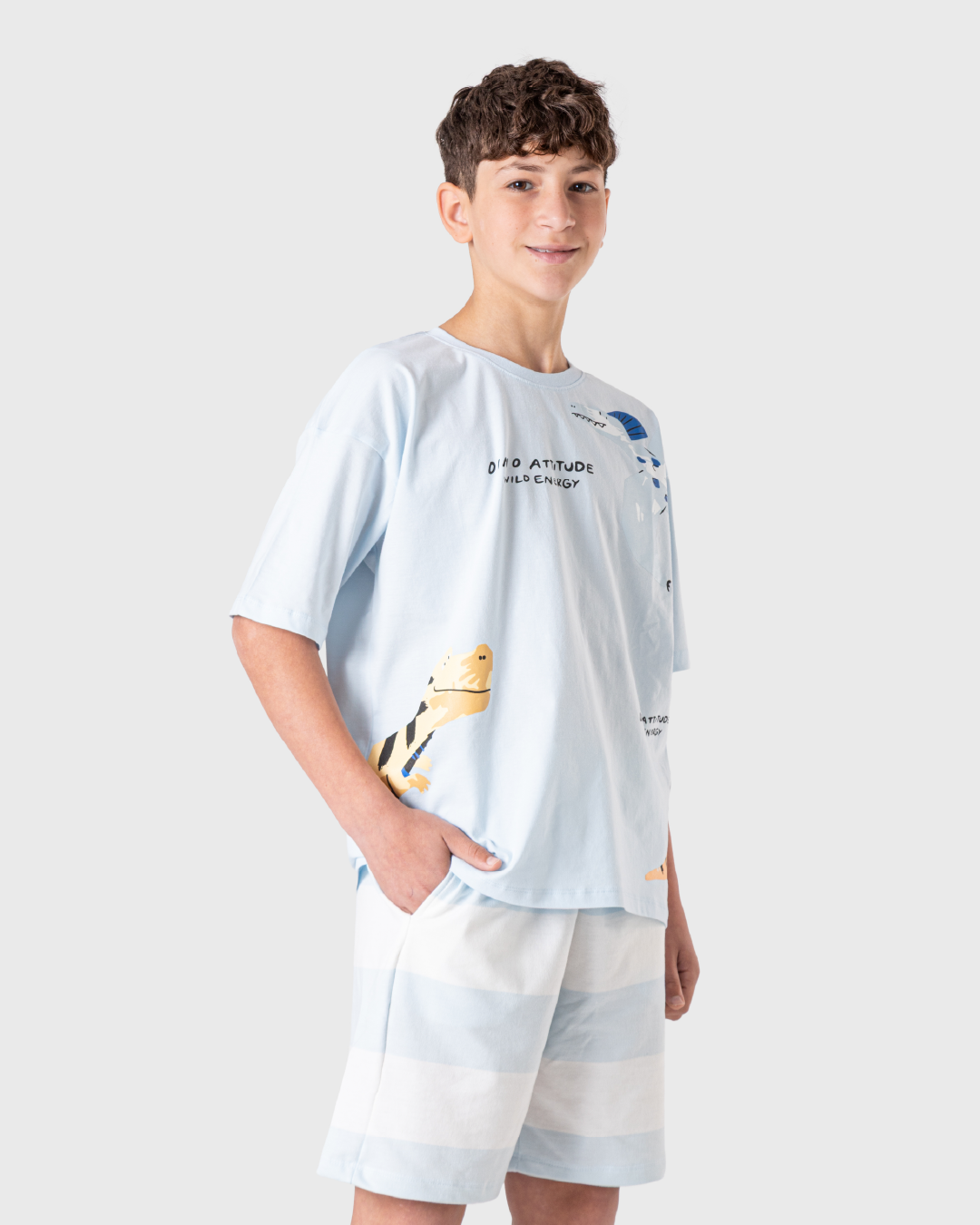 بيجاما أولاد بطبعة ديناصور عصرية.