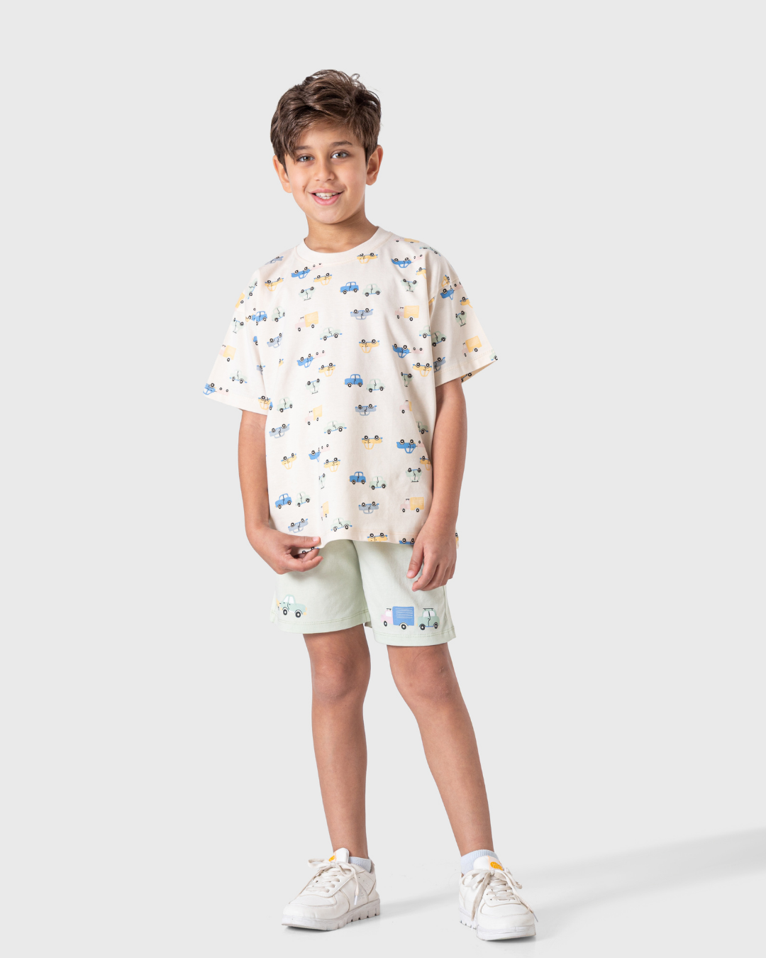 بيجاما أولاد بلون منت فاتح لعشاق السيارات