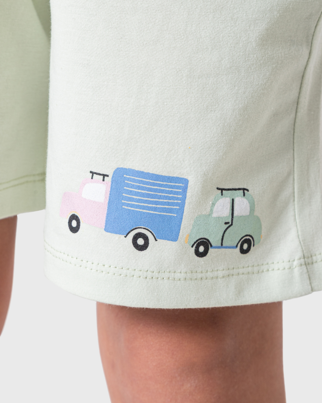 بيجاما أولاد بلون منت فاتح لعشاق السيارات