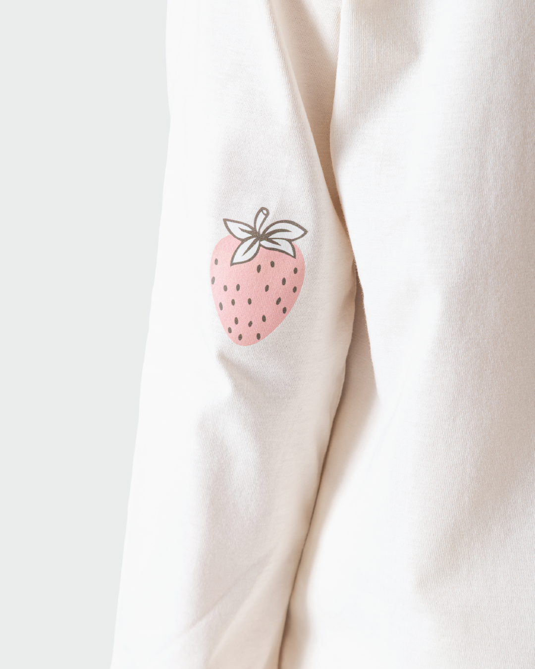 بيجاما بناتي بطبعة الفراولة اللذيذة