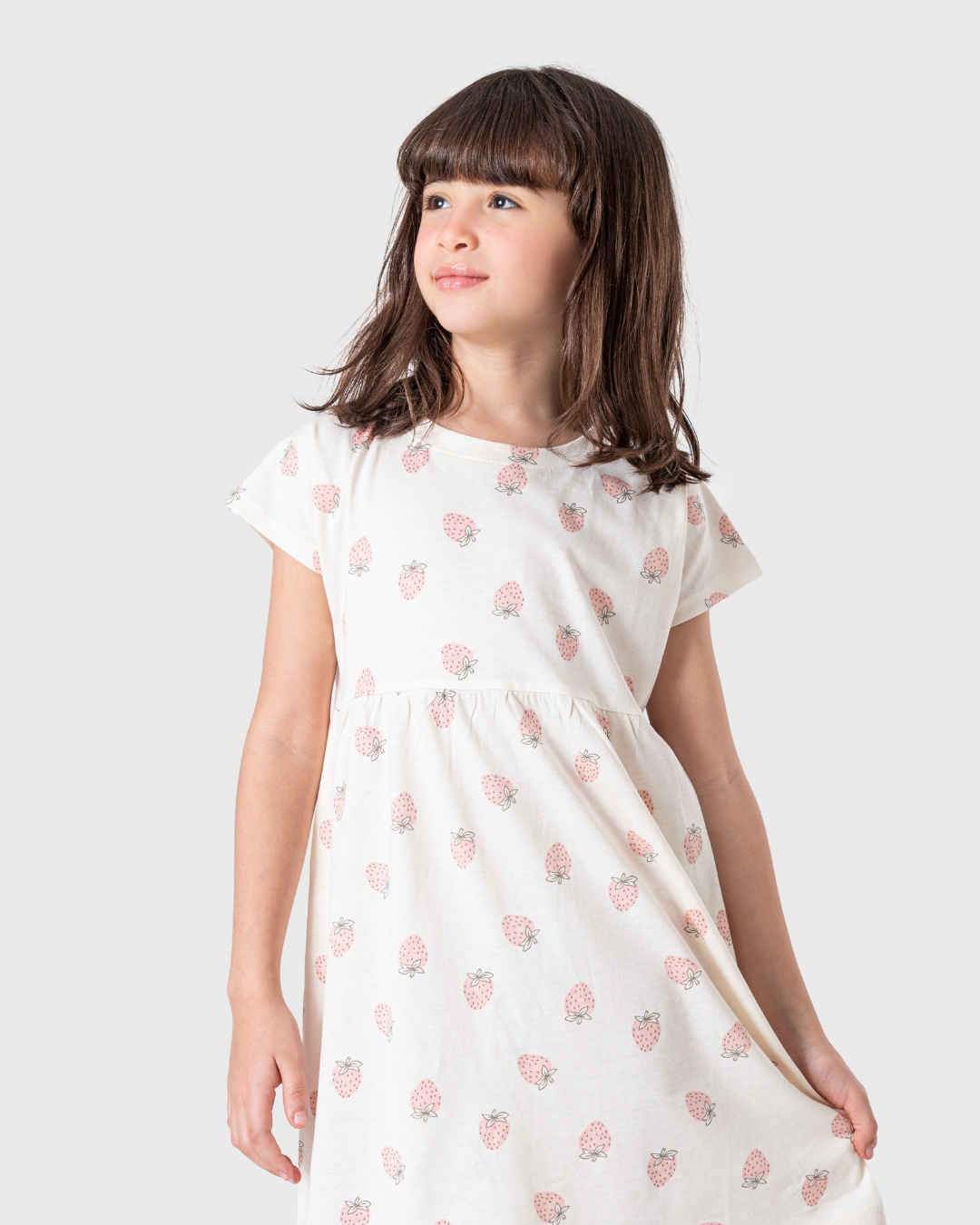 Girls' nightgown with delicious strawberry print