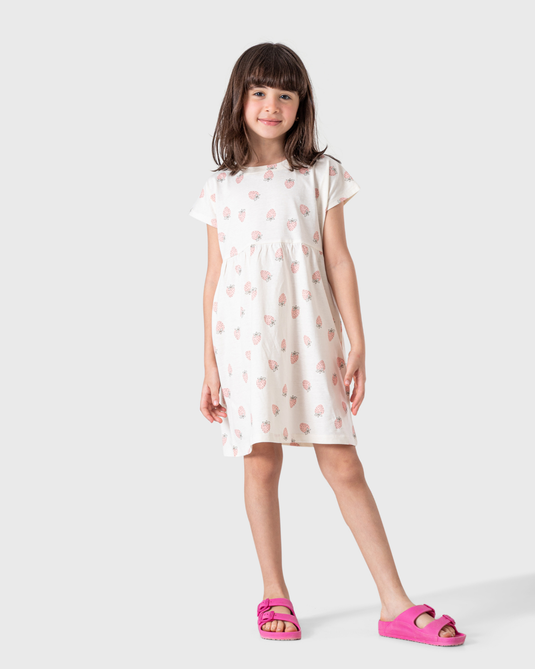 Girls' nightgown with delicious strawberry print