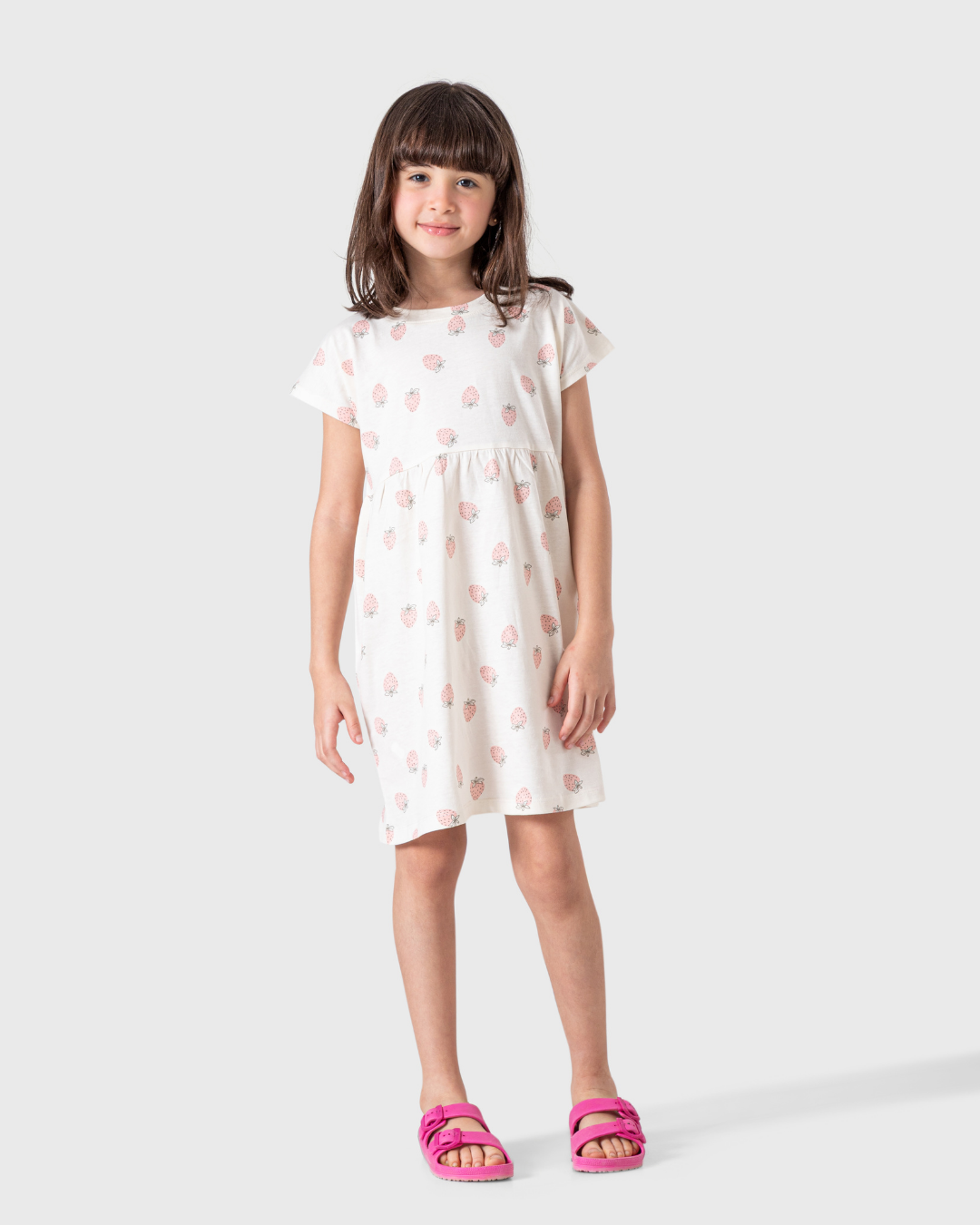 Girls' nightgown with delicious strawberry print