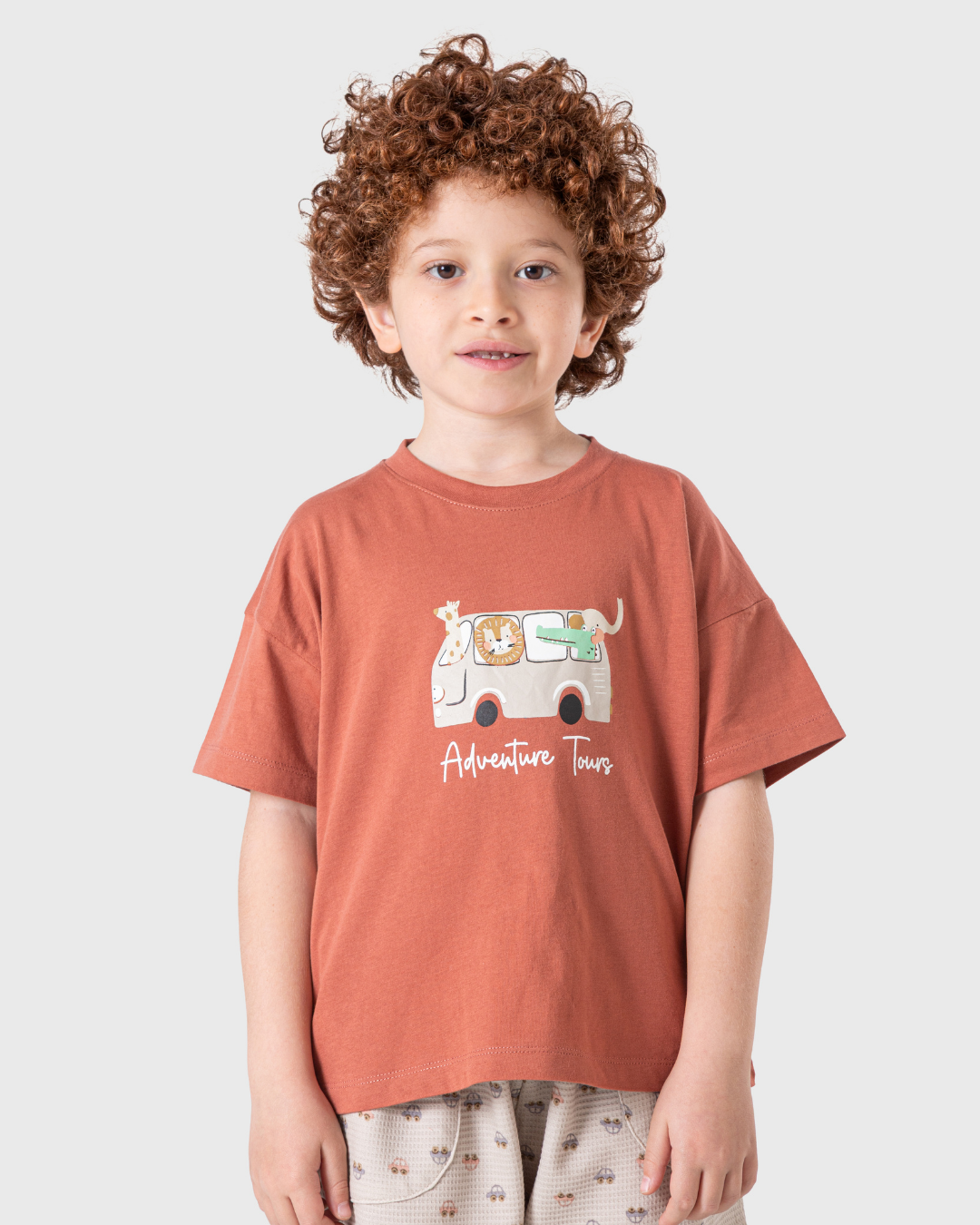 بيجاما أولاد بطبعة حيوانات وألوان دافئة