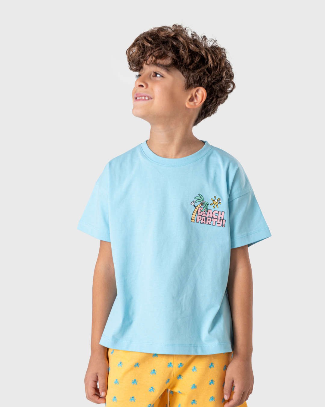 بيجاما أولادي بطبعة شاطئية مرحة ومريحة