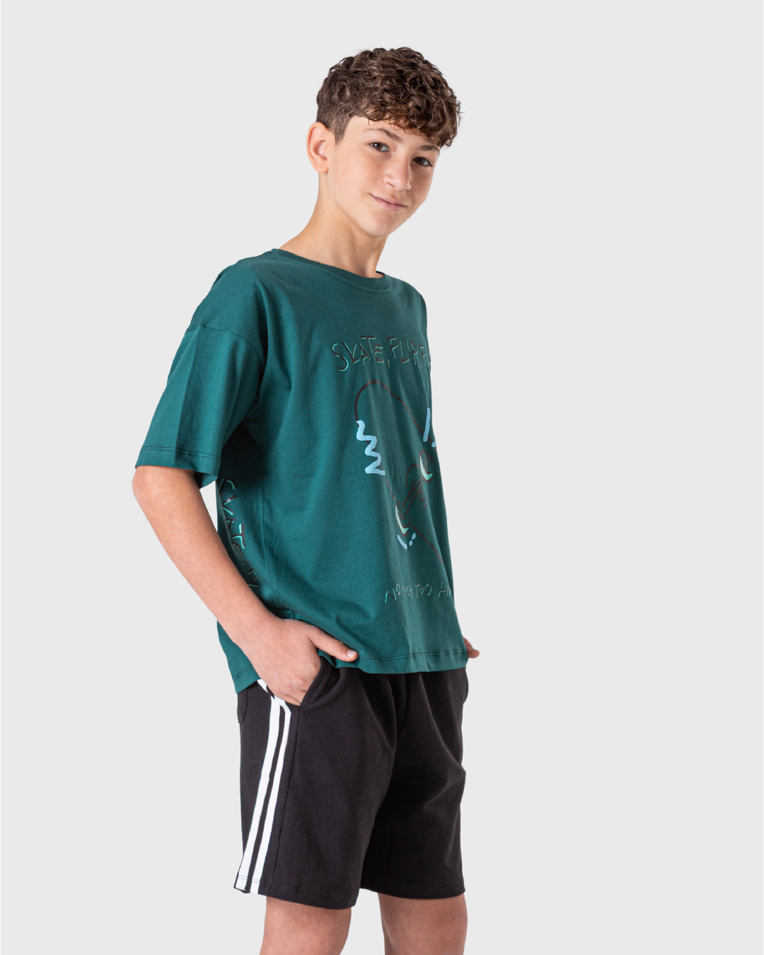 بجامة أولاد بطباعة التزلّج