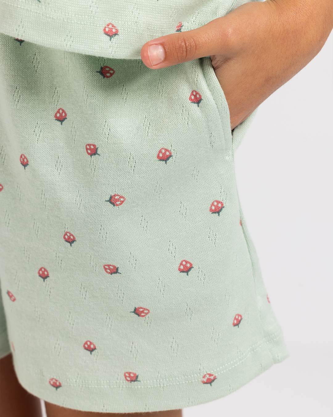 بيجاما فراولة لطلة لطيفة وجميلة