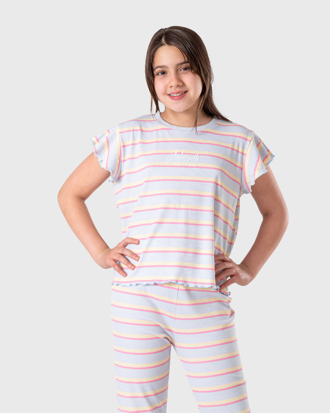 طقم بناتي مخطط بألوان مبهجة