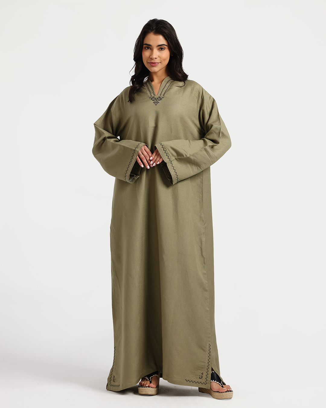 عباية حريمي مطرزة