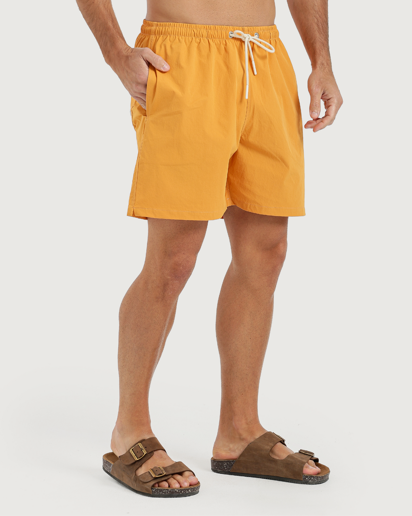 مايوه رجالي بألوان صيفية