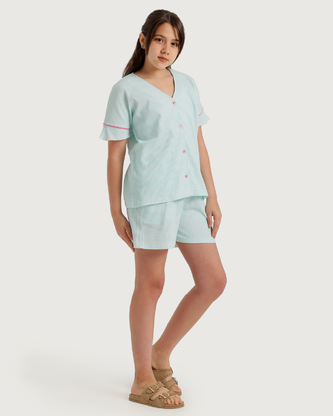 بيجاما بناتي لطيفة بطبعة كاروه جنجهام ولمسة أنثوية ناعمة