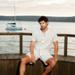 Men's pajamas with elegant material and wavy lines for a modern and comfortable look