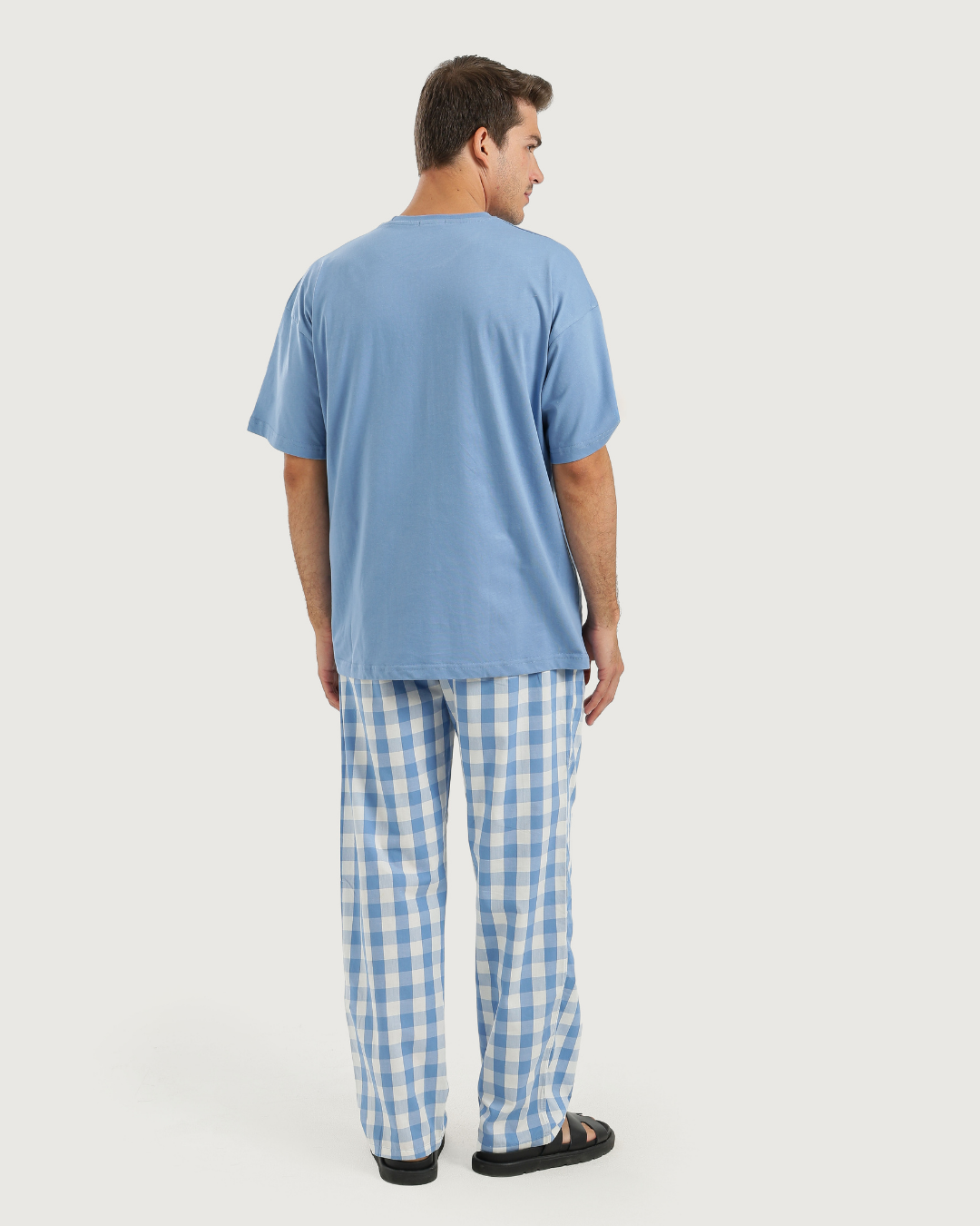 بيجاما مريحة بألوان هادئة