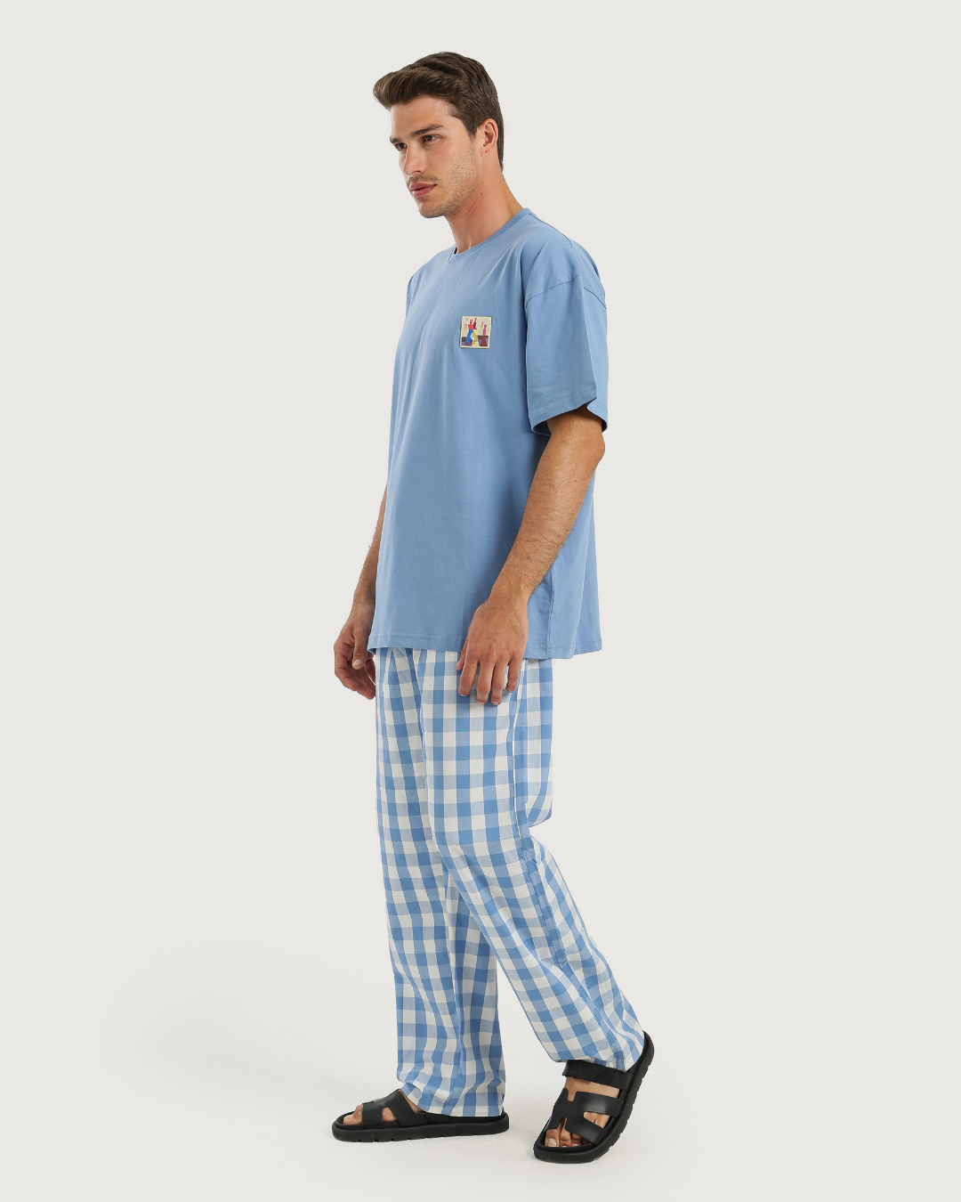 بيجاما مريحة بألوان هادئة