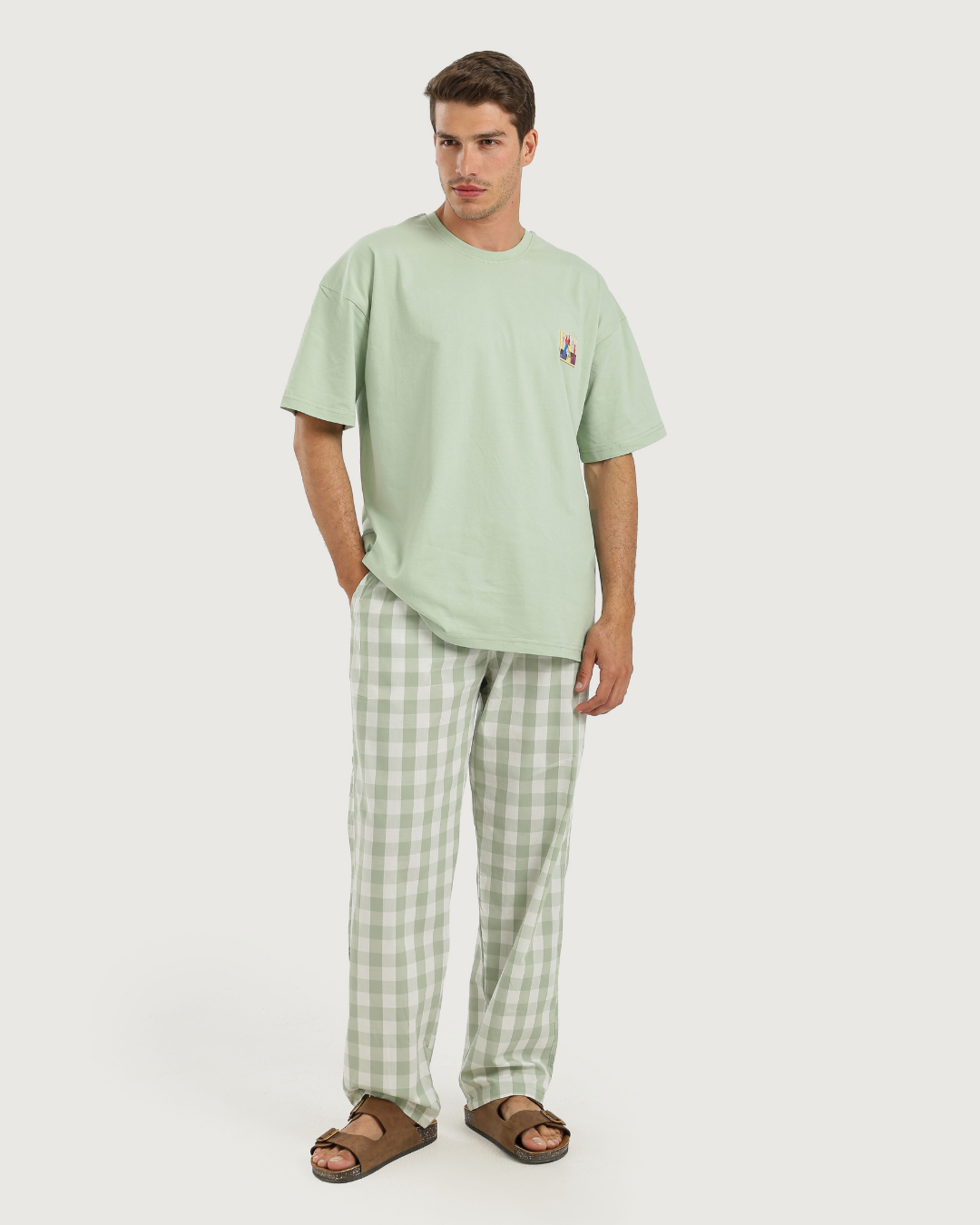 بيجاما مريحة بألوان هادئة