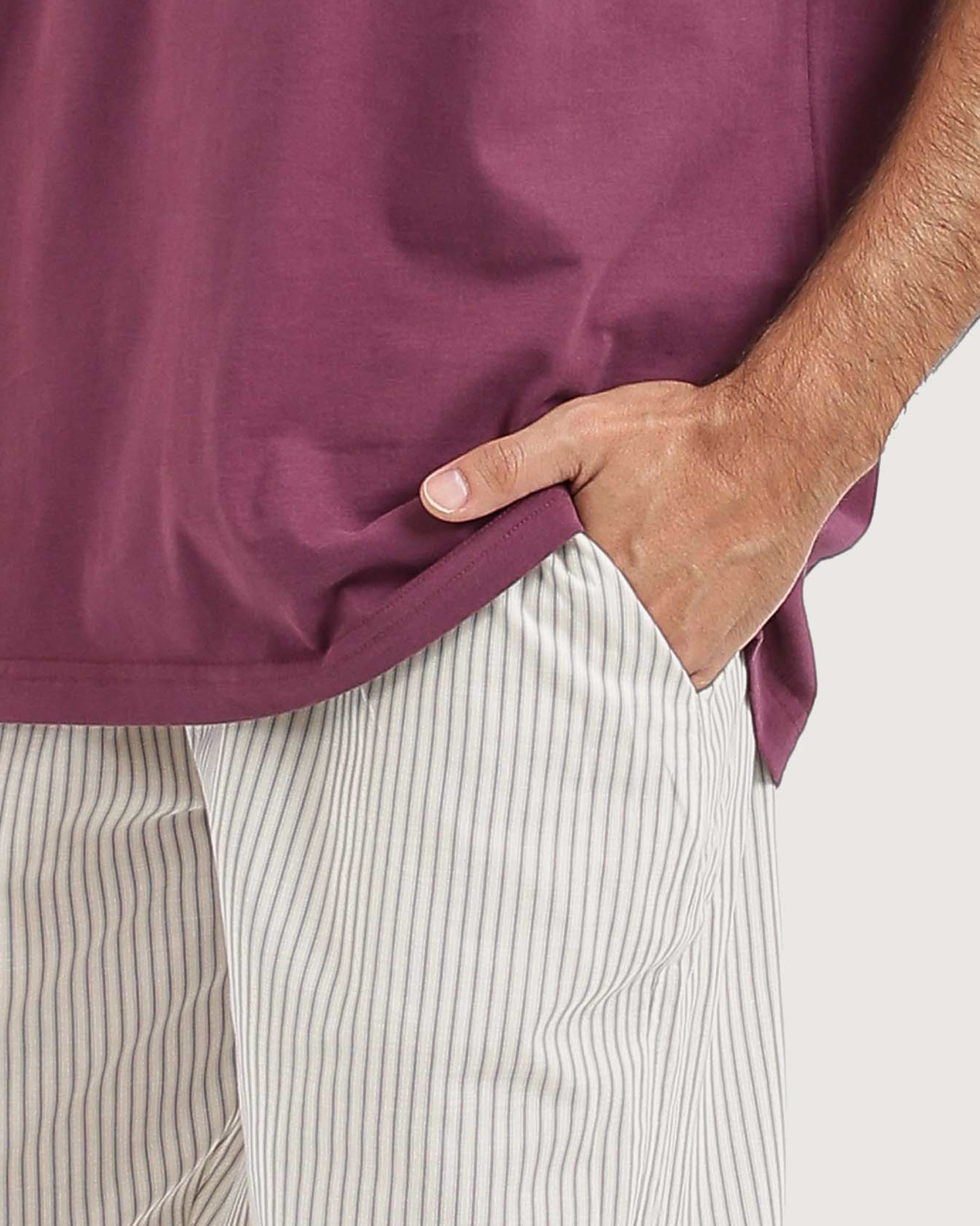 بيجاما رجالي راقية باللون النبيذي