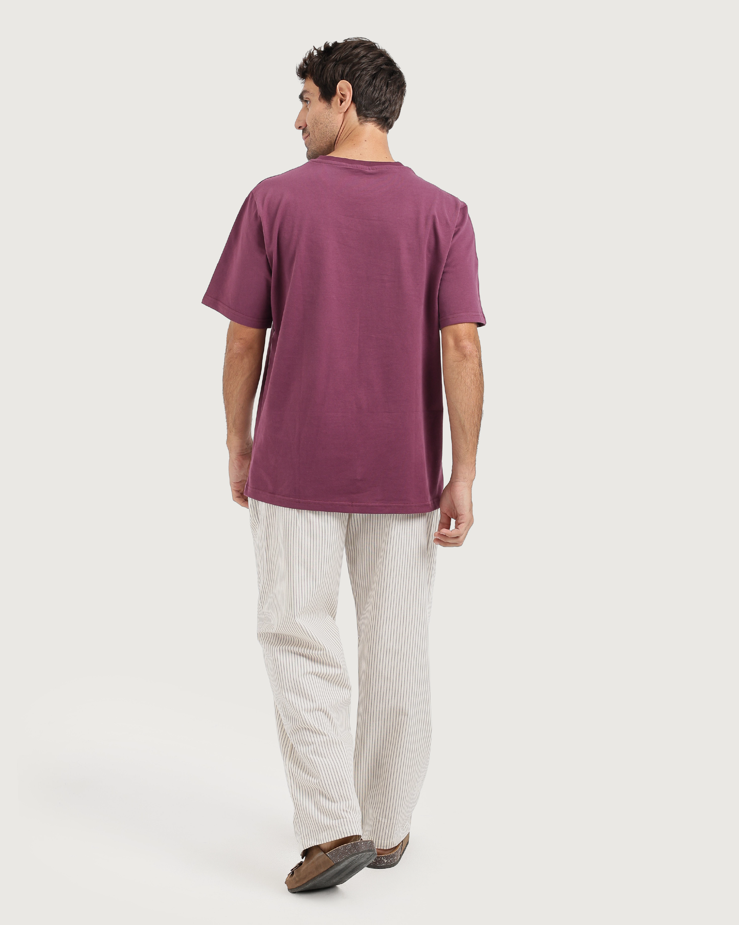 بيجاما رجالي راقية باللون النبيذي