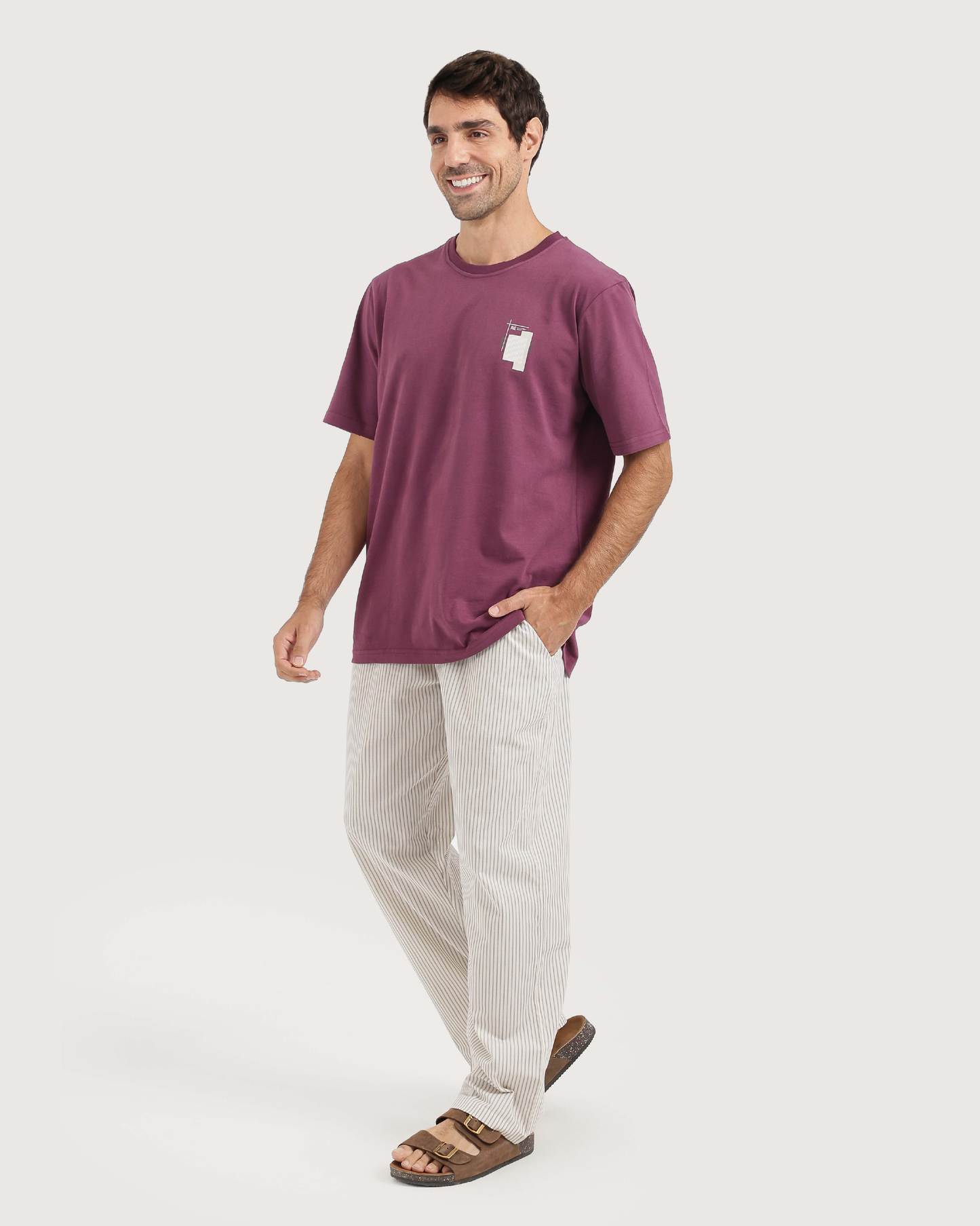 بيجاما رجالي راقية باللون النبيذي