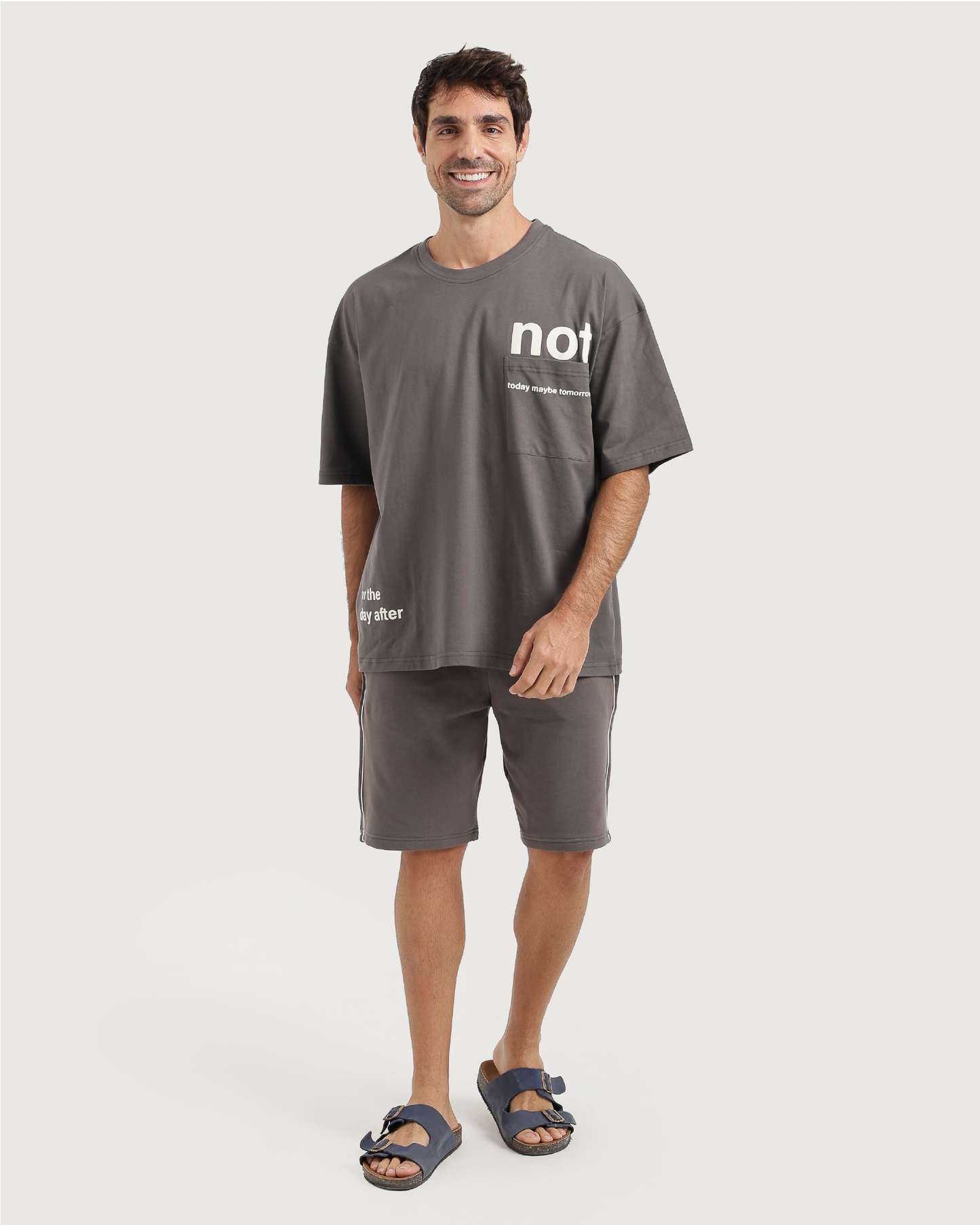 بيجاما رجالي بطباعة عصرية