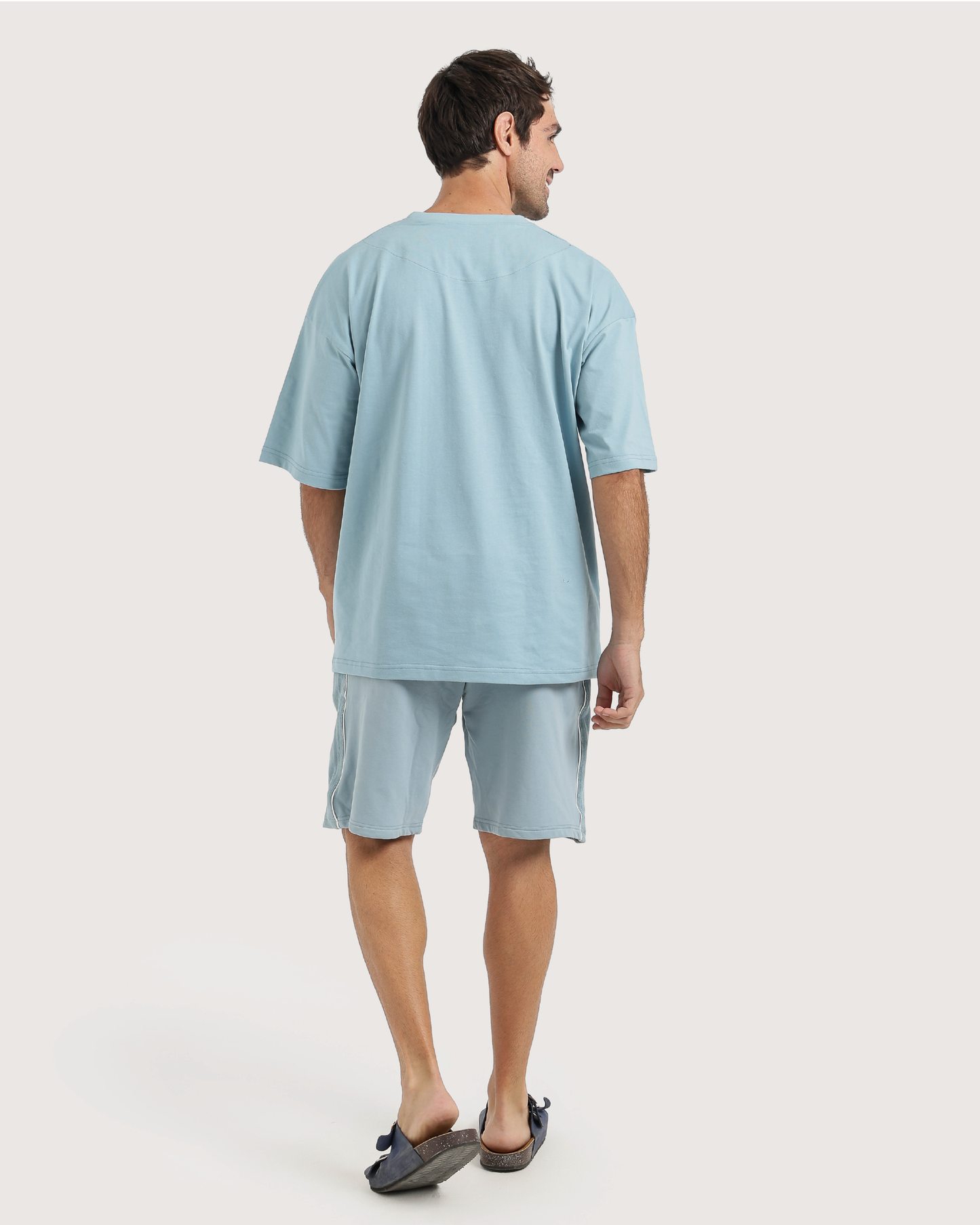 بيجاما رجالي بطباعة عصرية