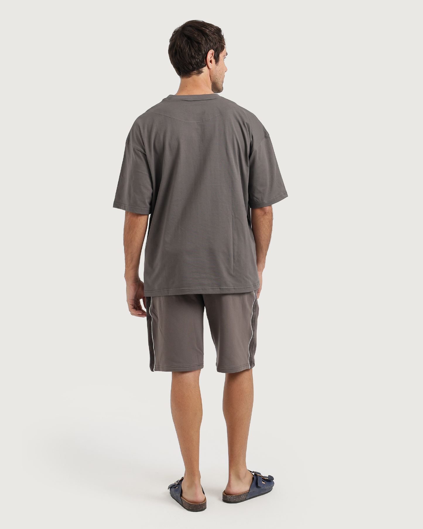 بيجاما رجالي بطباعة عصرية