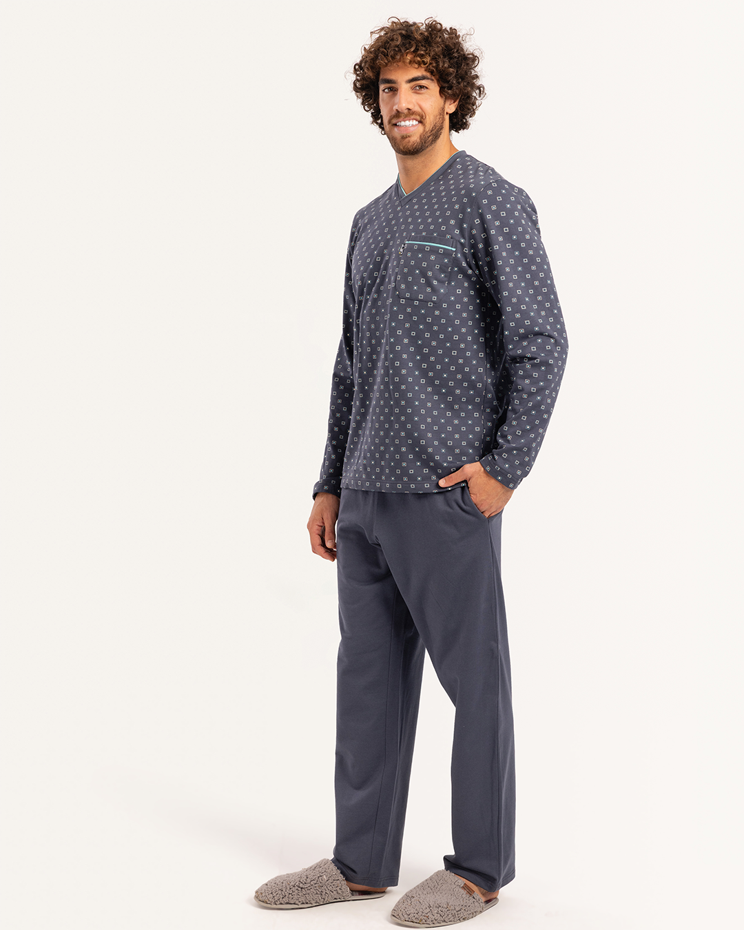 بيجاما رجالى ميلتون  توب مطبوع  رقبه V جيب على الصدر مع بنطلون سادة