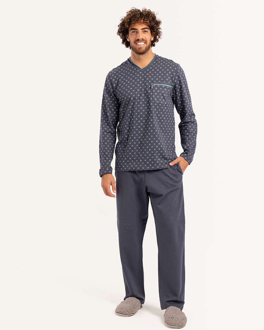 بيجاما رجالى ميلتون  توب مطبوع  رقبه V جيب على الصدر مع بنطلون سادة