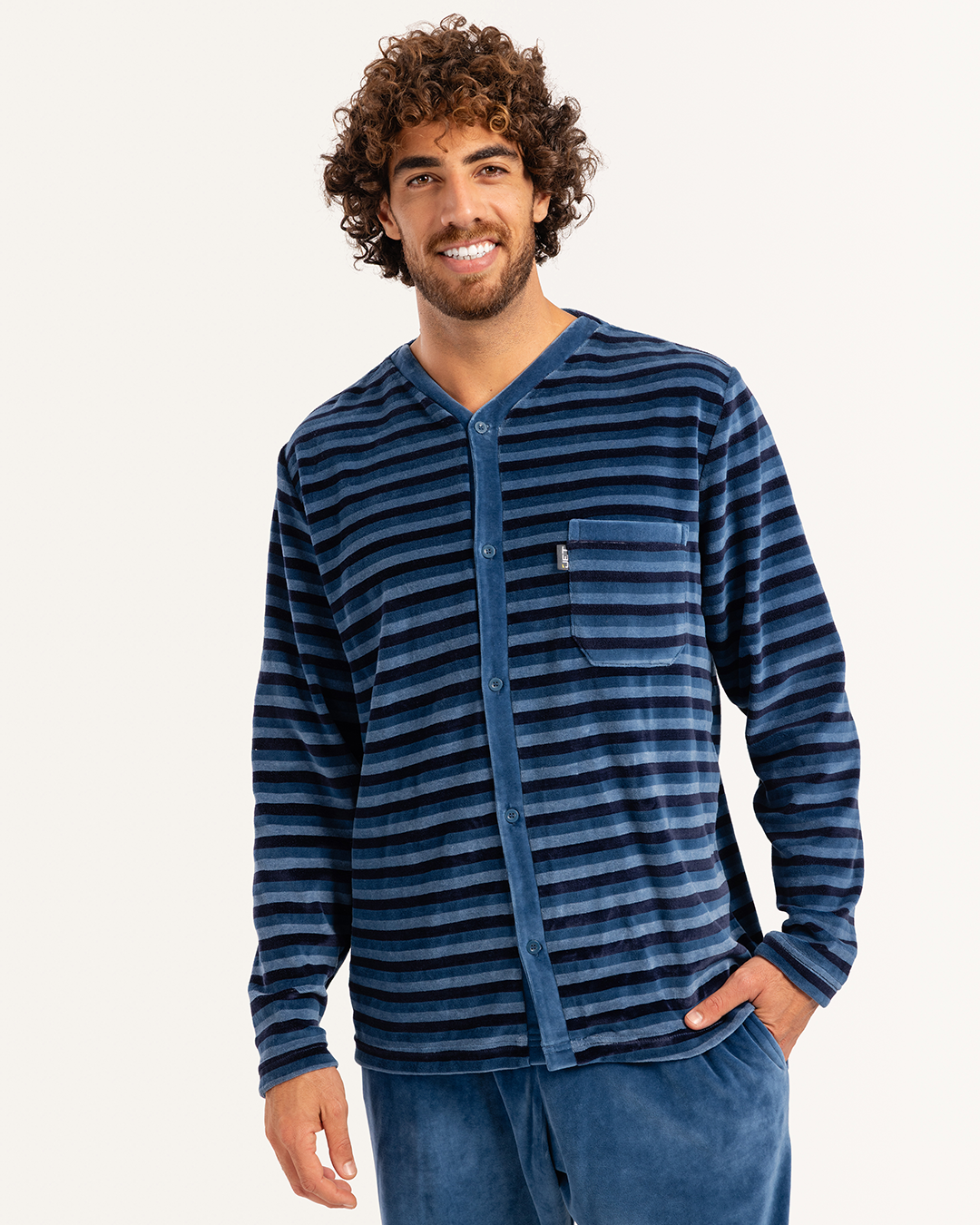 بيجاما رجالى قطيفة سترايبر جاكيت بزراير رقبه V جيب على الصدر و بنطلون سادة