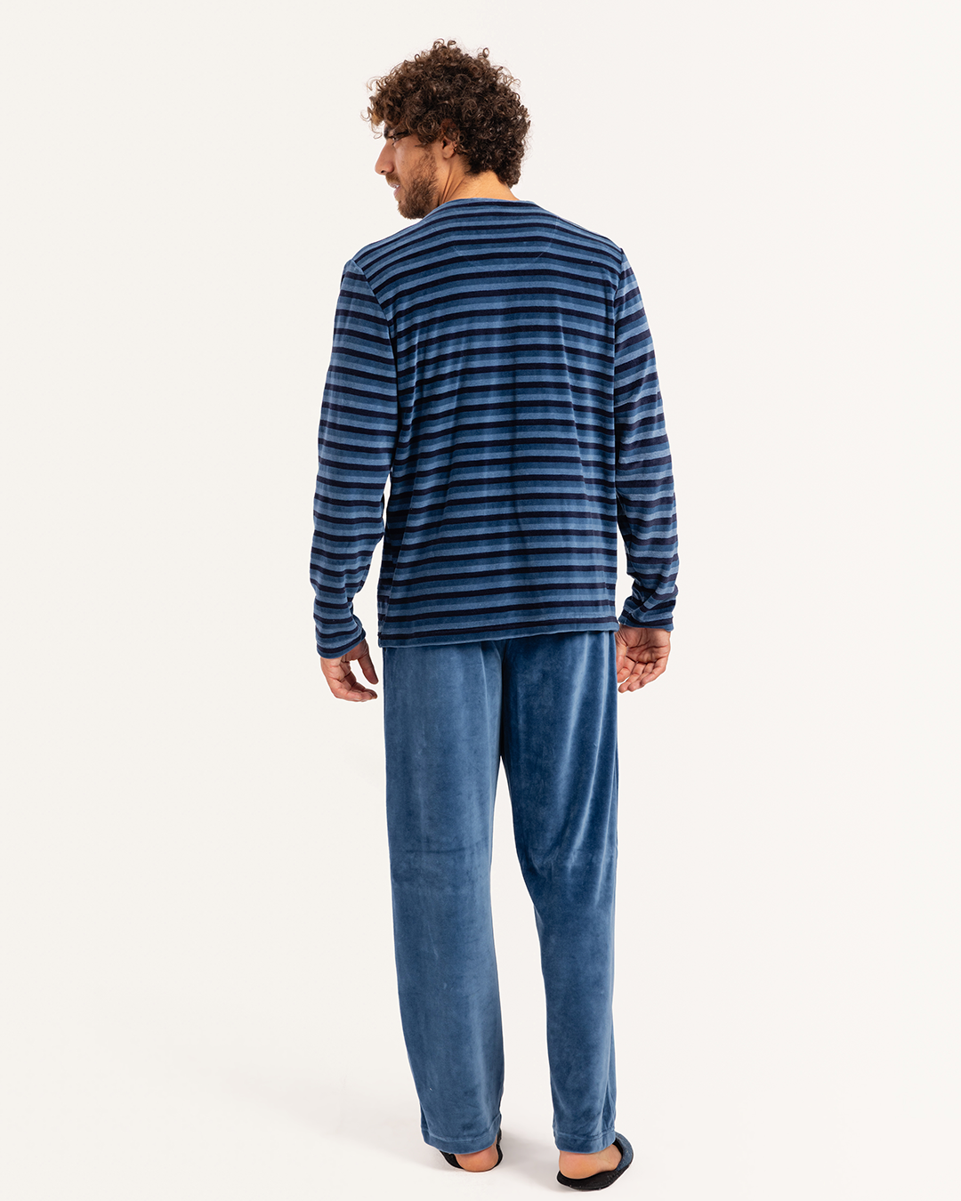 بيجاما رجالى قطيفة سترايبر جاكيت بزراير رقبه V جيب على الصدر و بنطلون سادة