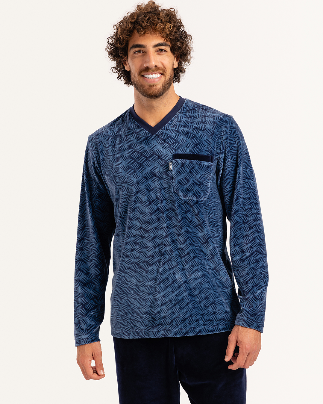 بيجاما رجالى قطيفة توب مطبوع  رقبه V جيب على الصدر و بنطلون ساده