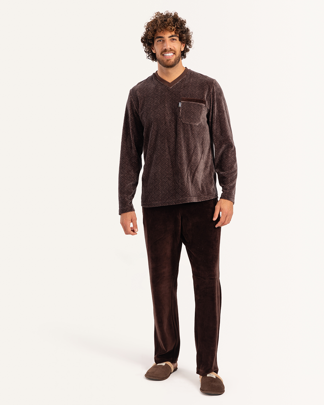 بيجاما رجالى قطيفة توب مطبوع  رقبه V جيب على الصدر و بنطلون ساده