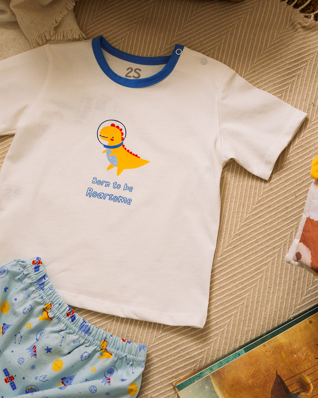 Baby outfit with space dinosaurs