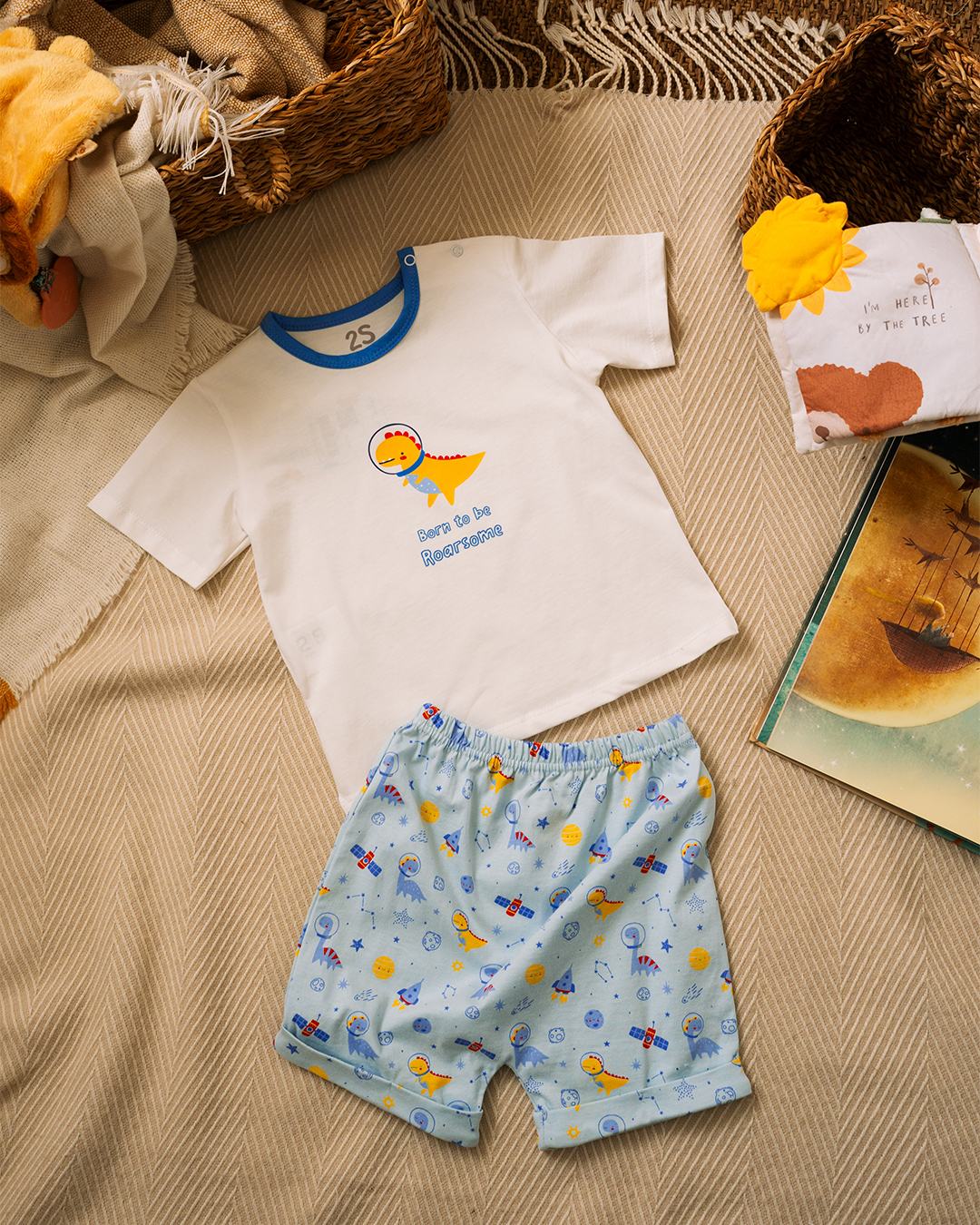Baby outfit with space dinosaurs