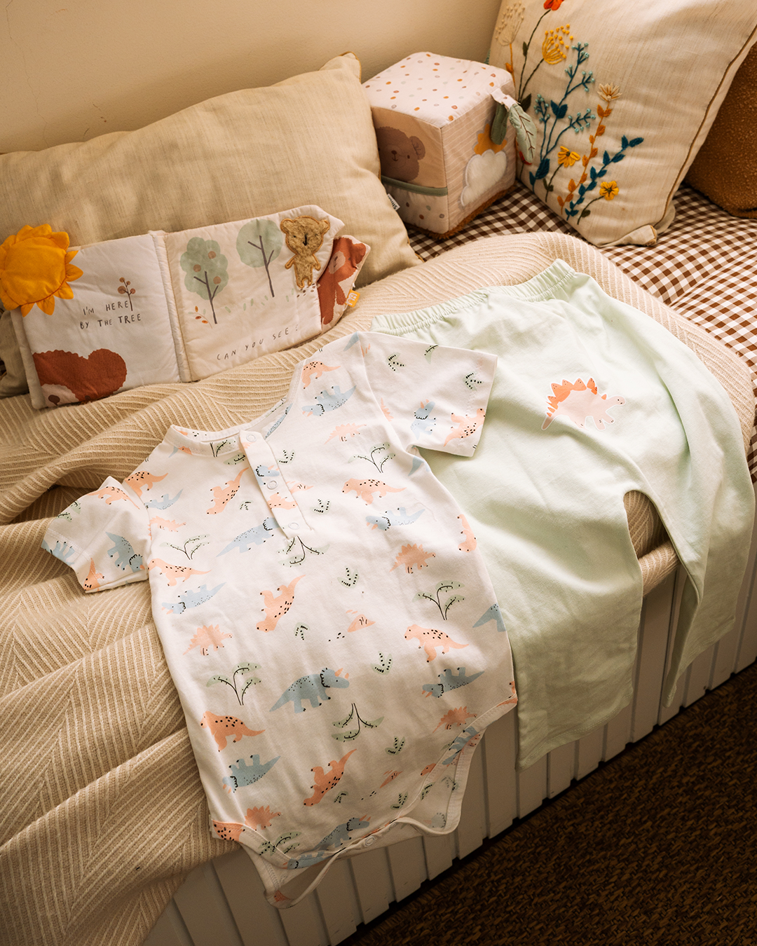 طقم أطفال أولادي بتصميم الديناصور الصغير