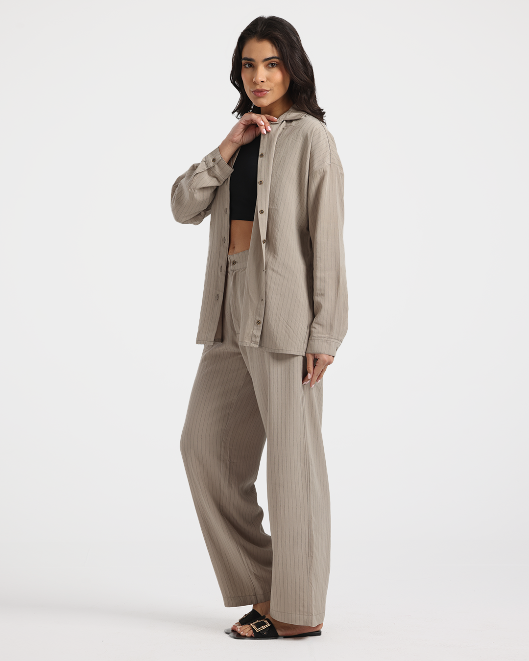 طقم مخطط ناعم بالأسود والزيتوني