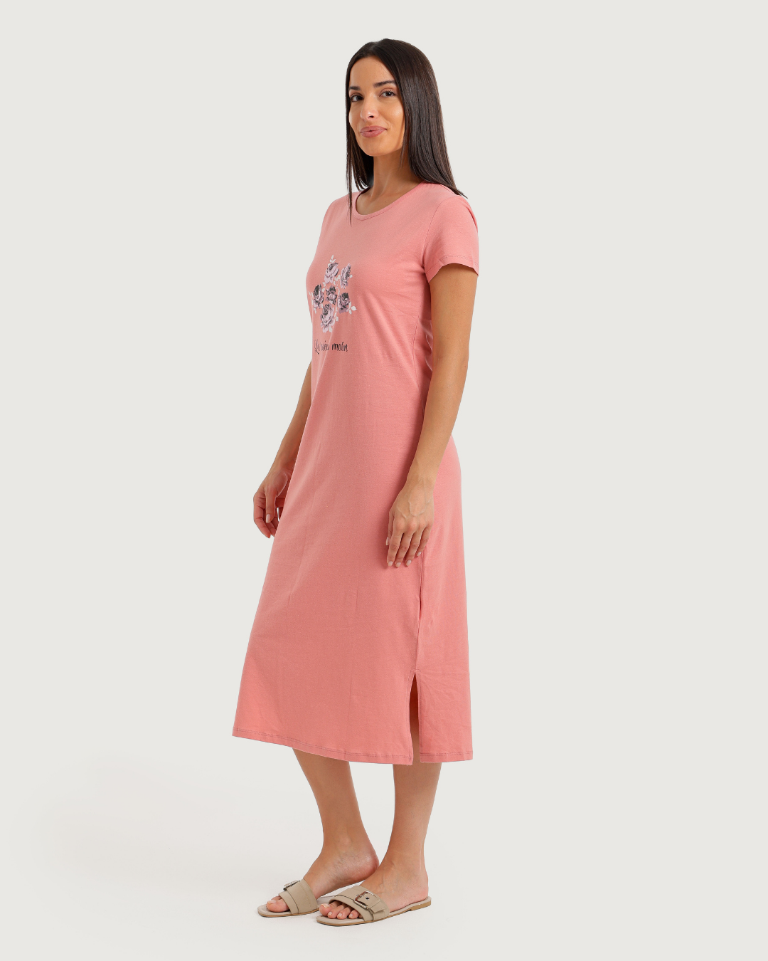 Chemise of a long female neck imprimé fleur on the poitrine