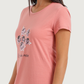 Chemise of a long female neck imprimé fleur on the poitrine