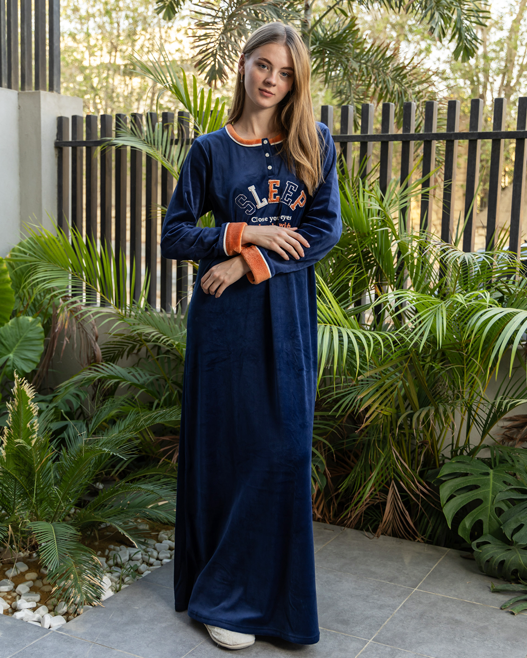 Sleep Women's long plush robe with word embroidery