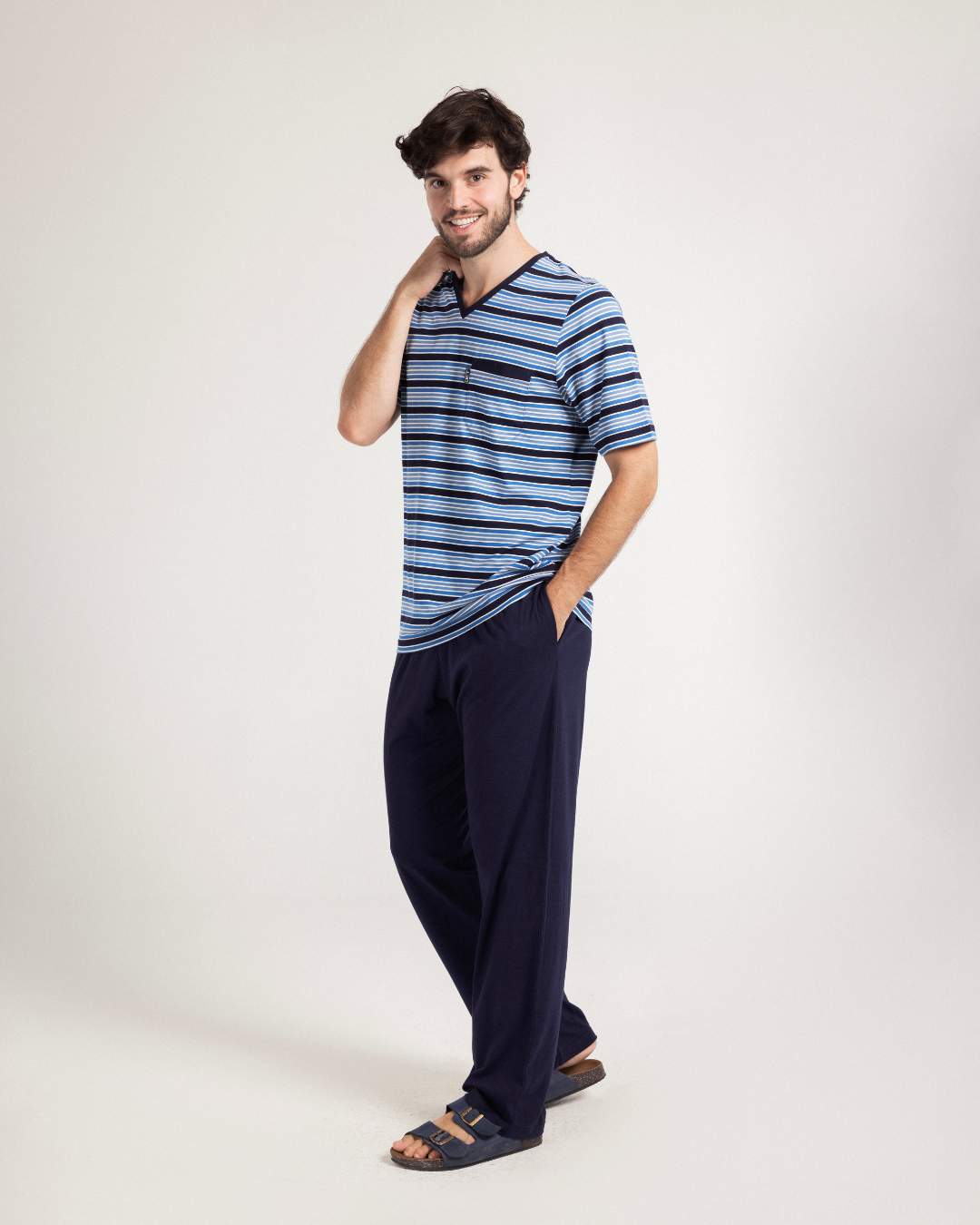 بيجاما رجالى سترايبر بزراير نصف كم و بنطلون ساده