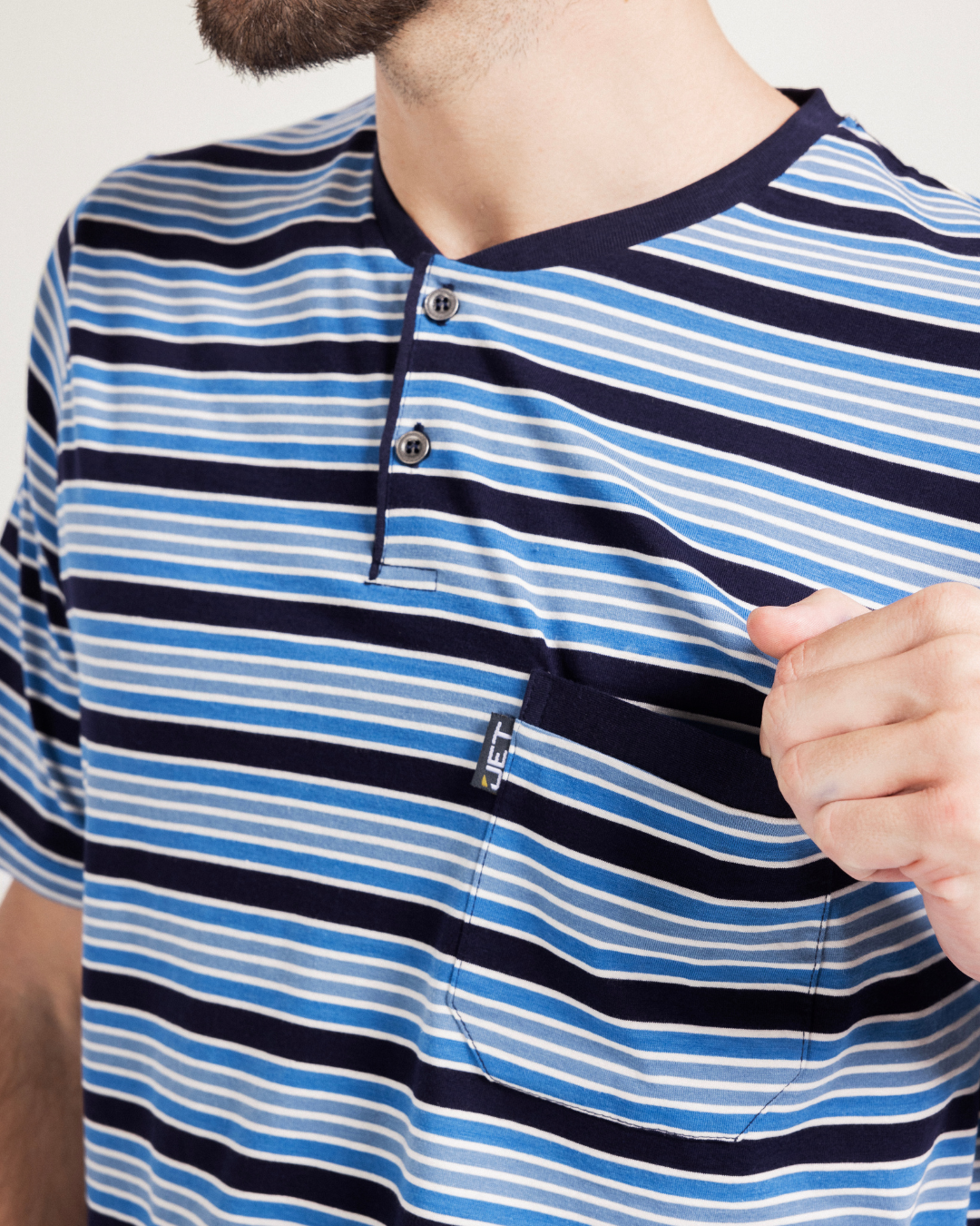 V بيجاما رجالى سترايبر نصف كم و بنطلون ساده