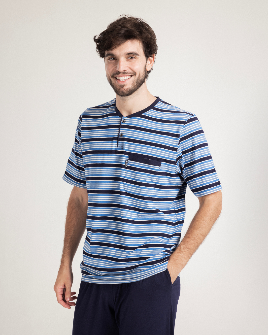 V بيجاما رجالى سترايبر نصف كم و بنطلون ساده